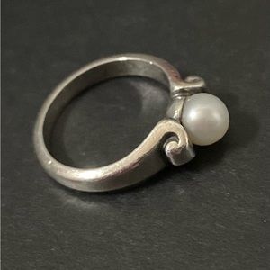 James Avery retired Victorian Scroll Pearl Ring, Size 7